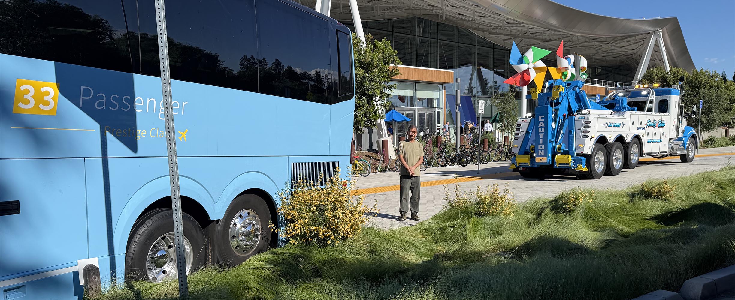 Heavy duty towing of bus  with a 4 axels towing truck.